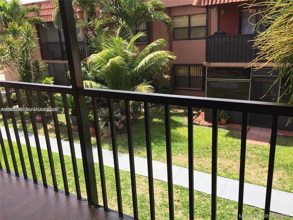 For Rent: $2,600 (3 beds, 2 baths, 980 Square Feet)