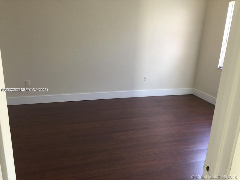 For Rent: $2,600 (3 beds, 2 baths, 980 Square Feet)