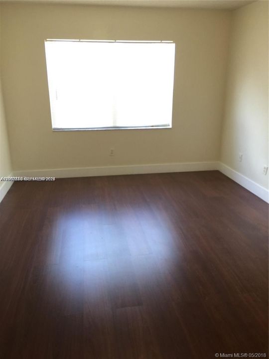 For Rent: $2,600 (3 beds, 2 baths, 980 Square Feet)
