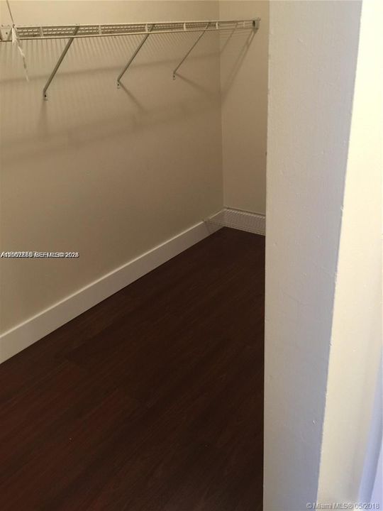 For Rent: $2,600 (3 beds, 2 baths, 980 Square Feet)