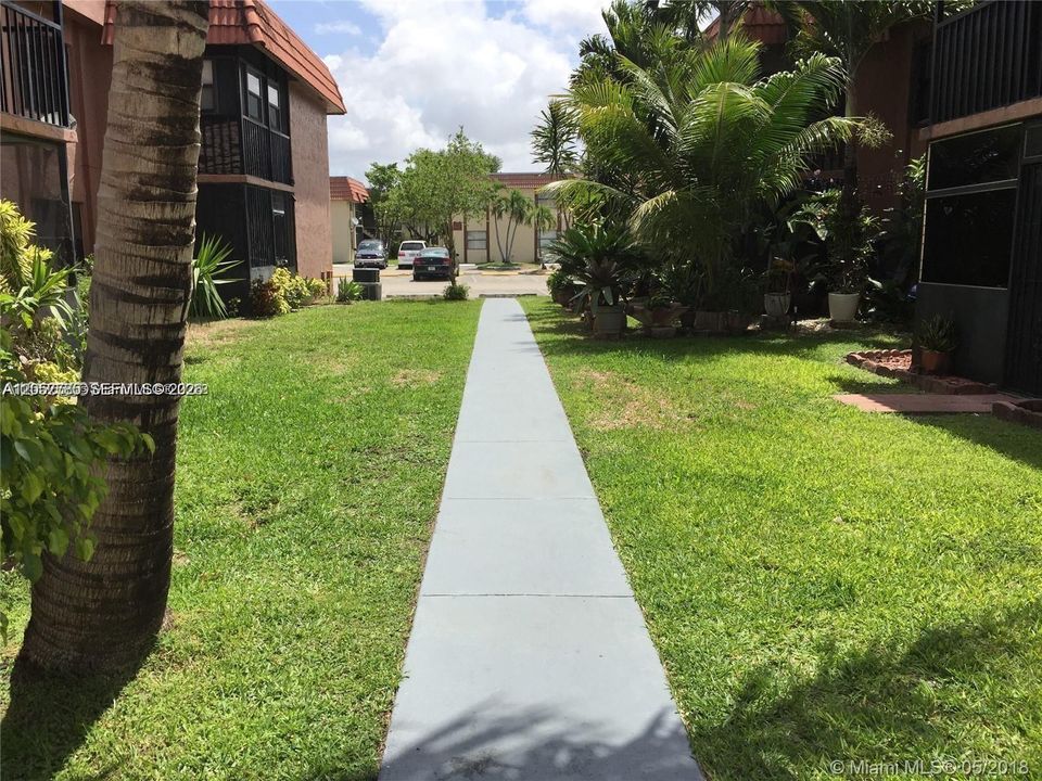 For Rent: $2,600 (3 beds, 2 baths, 980 Square Feet)
