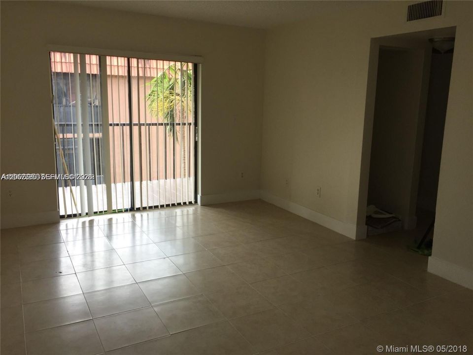 For Rent: $2,600 (3 beds, 2 baths, 980 Square Feet)