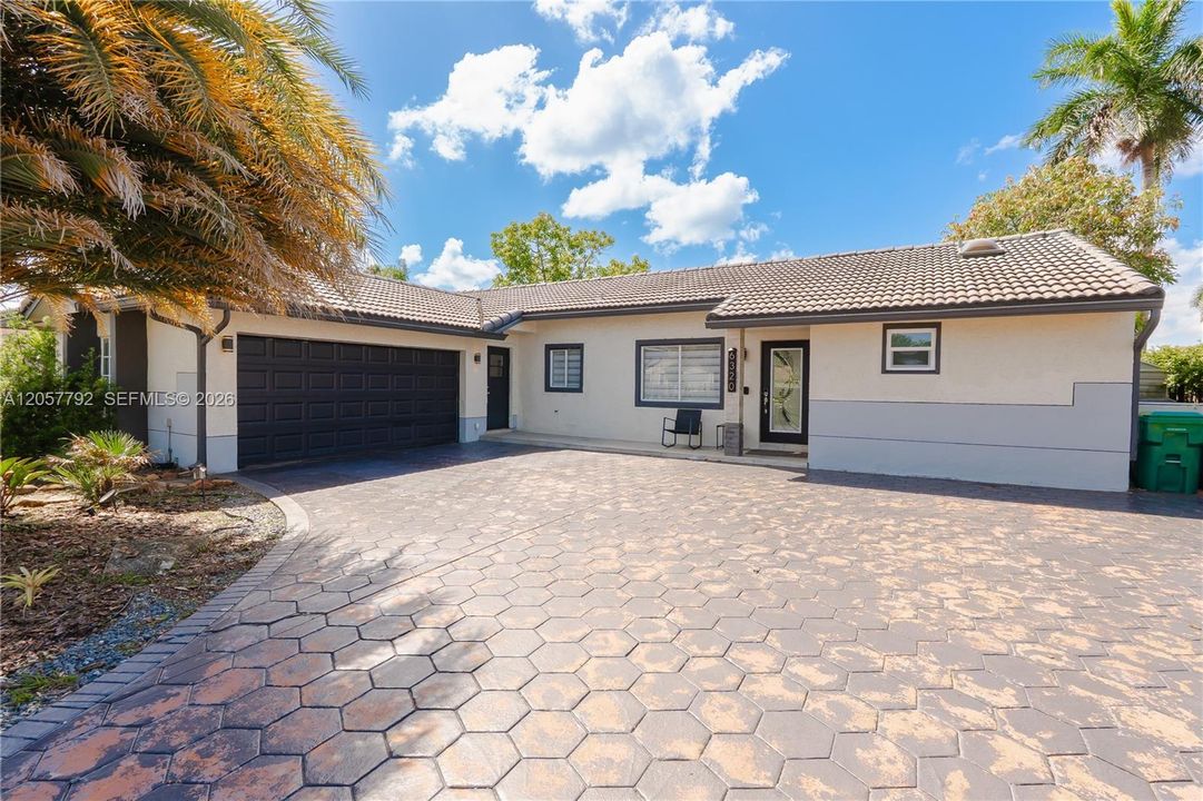 En Venta: $748,000 (3 camas, 2 baños, 1557 Pies cuadrados)