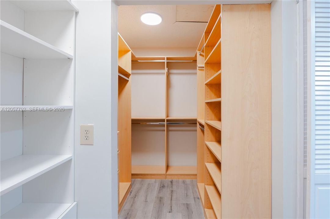 En Venta: $748,000 (3 camas, 2 baños, 1557 Pies cuadrados)