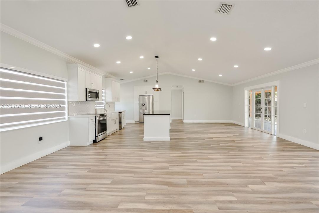 En Venta: $748,000 (3 camas, 2 baños, 1557 Pies cuadrados)