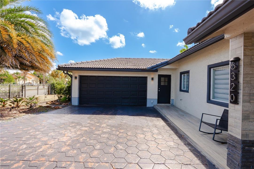En Venta: $748,000 (3 camas, 2 baños, 1557 Pies cuadrados)