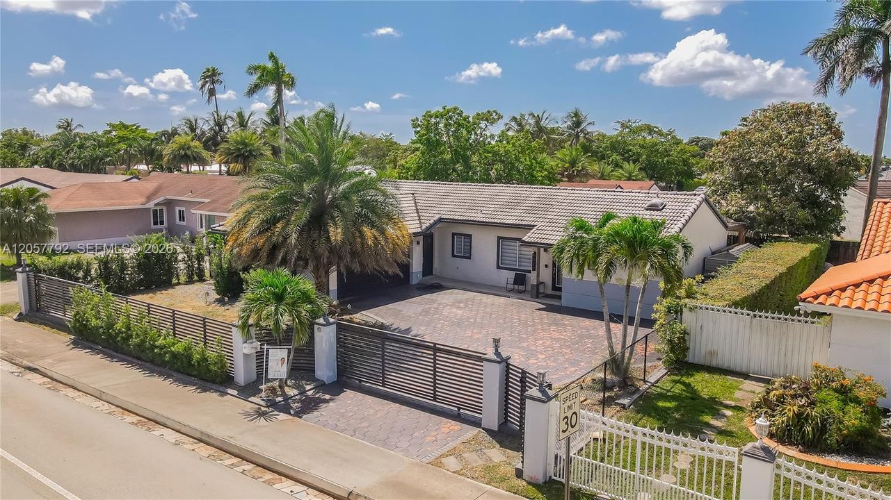 En Venta: $748,000 (3 camas, 2 baños, 1557 Pies cuadrados)