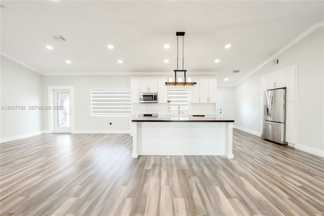 En Venta: $748,000 (3 camas, 2 baños, 1557 Pies cuadrados)