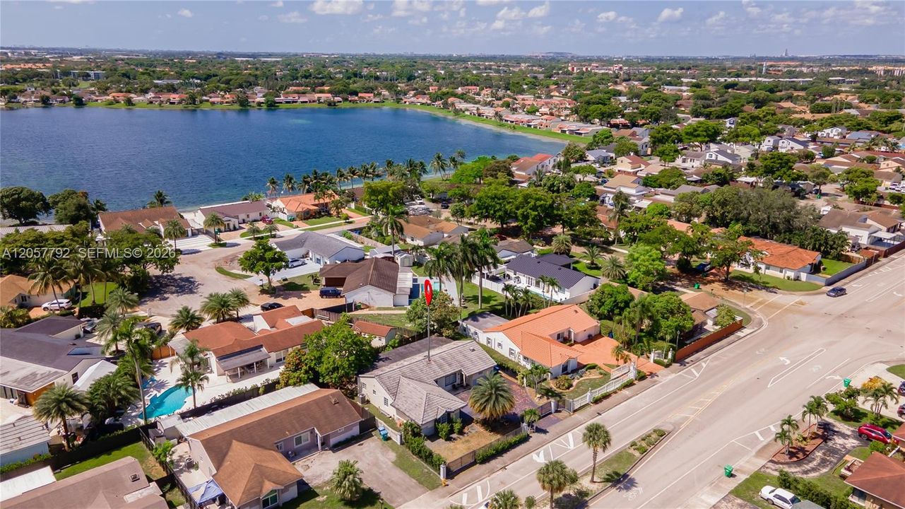 En Venta: $748,000 (3 camas, 2 baños, 1557 Pies cuadrados)