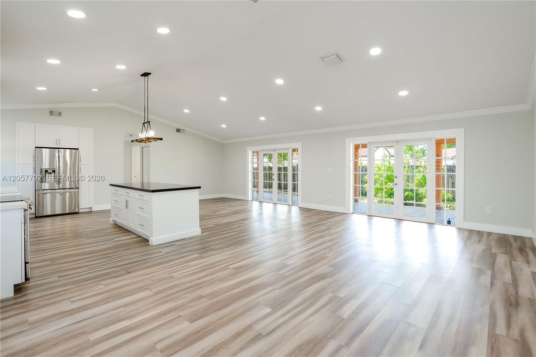 En Venta: $748,000 (3 camas, 2 baños, 1557 Pies cuadrados)