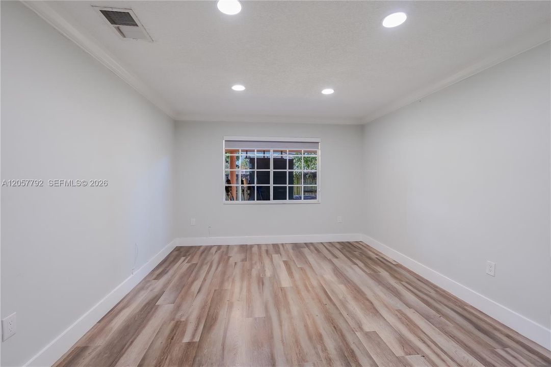 En Venta: $748,000 (3 camas, 2 baños, 1557 Pies cuadrados)
