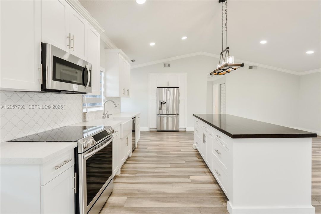 En Venta: $748,000 (3 camas, 2 baños, 1557 Pies cuadrados)