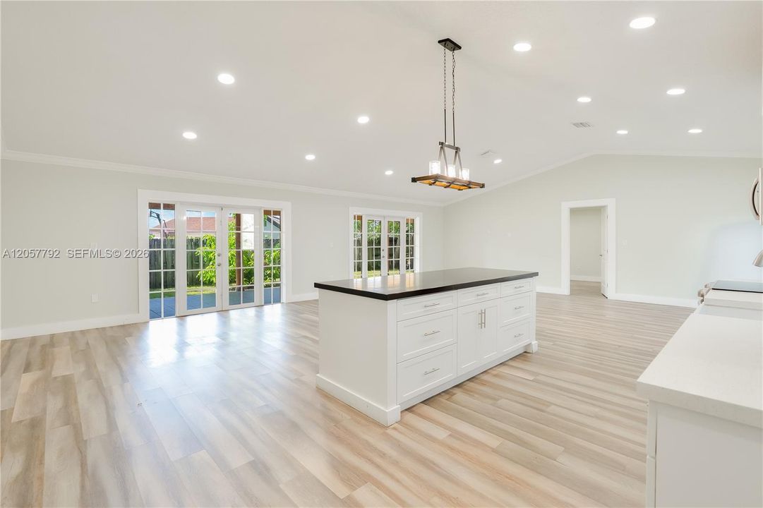 En Venta: $748,000 (3 camas, 2 baños, 1557 Pies cuadrados)