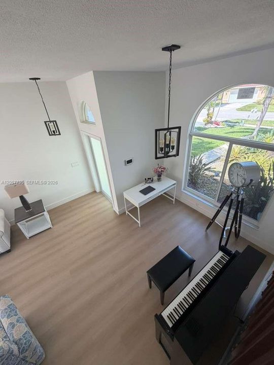 В аренду: $5,300 (4 спален, 3 ванн, 2213 Квадратных фут)