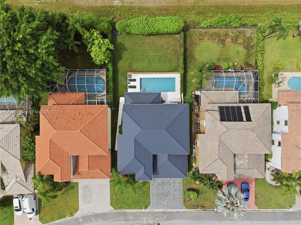 Activo con contrato: $999,000 (4 camas, 3 baños, 3252 Pies cuadrados)