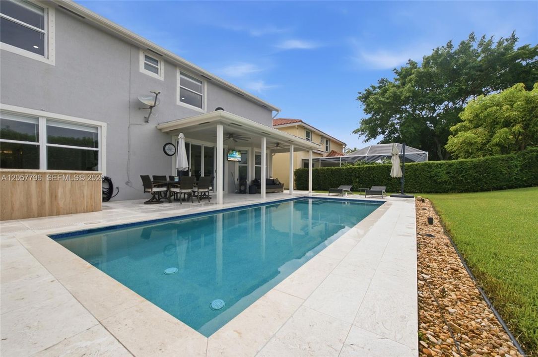Activo con contrato: $999,000 (4 camas, 3 baños, 3252 Pies cuadrados)