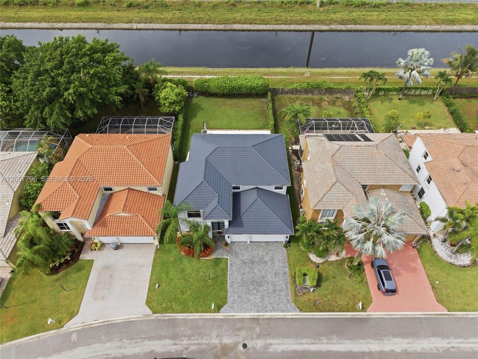 Activo con contrato: $999,000 (4 camas, 3 baños, 3252 Pies cuadrados)