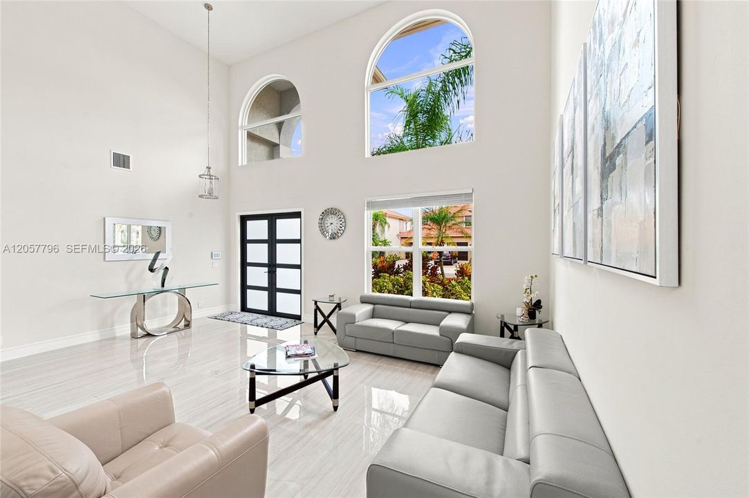 Activo con contrato: $999,000 (4 camas, 3 baños, 3252 Pies cuadrados)