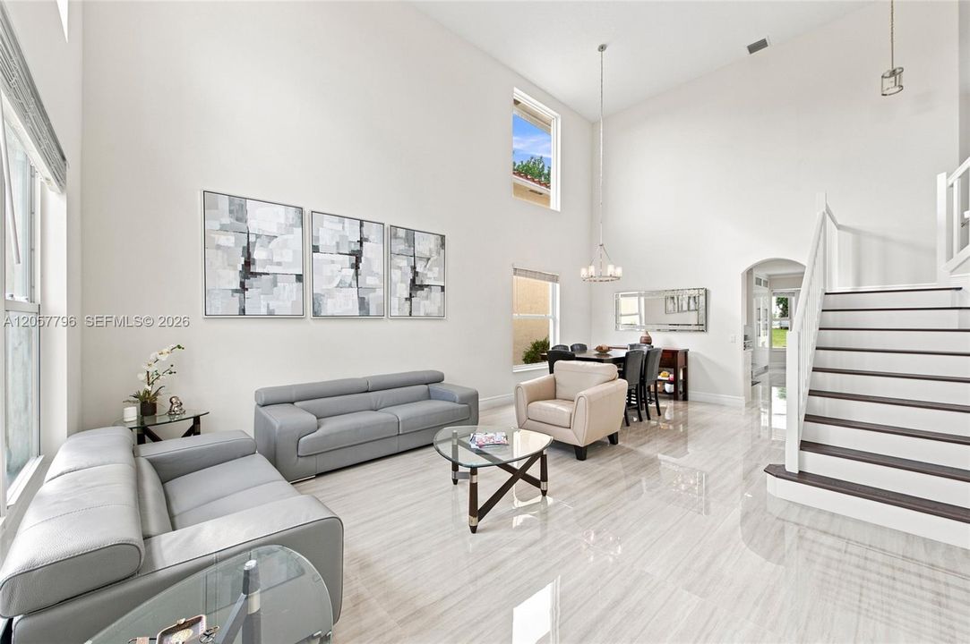Activo con contrato: $999,000 (4 camas, 3 baños, 3252 Pies cuadrados)