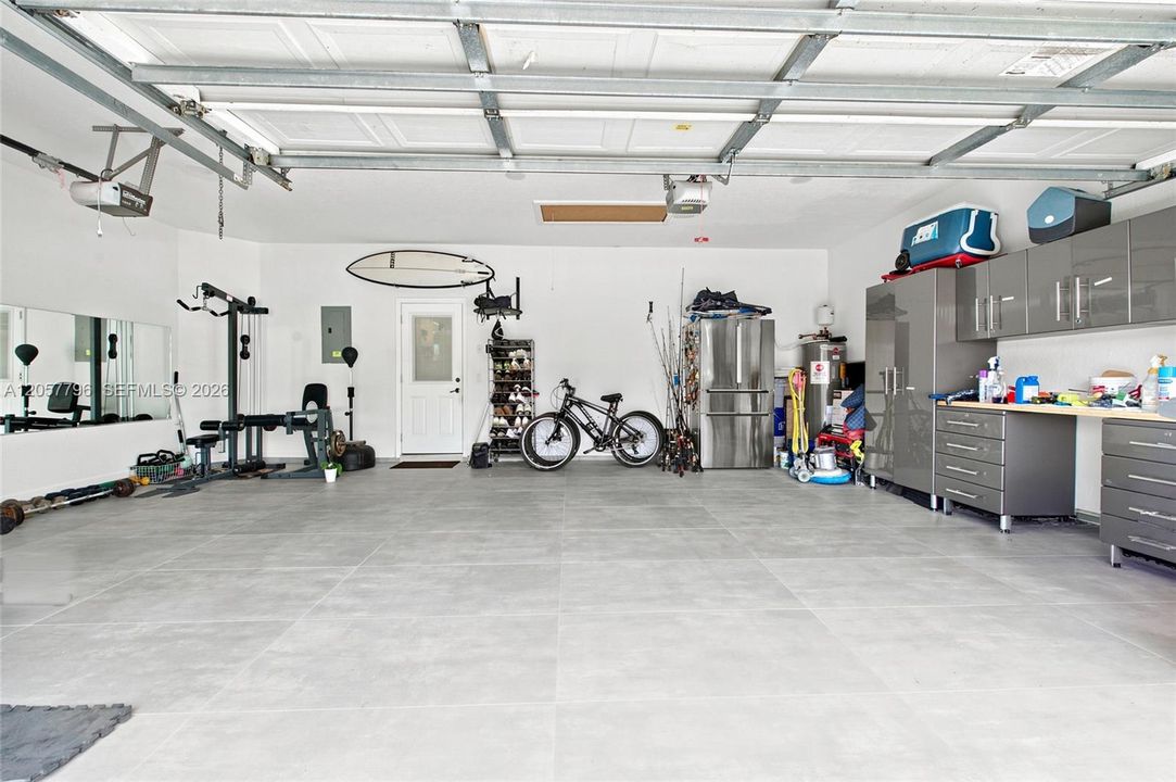 Activo con contrato: $999,000 (4 camas, 3 baños, 3252 Pies cuadrados)