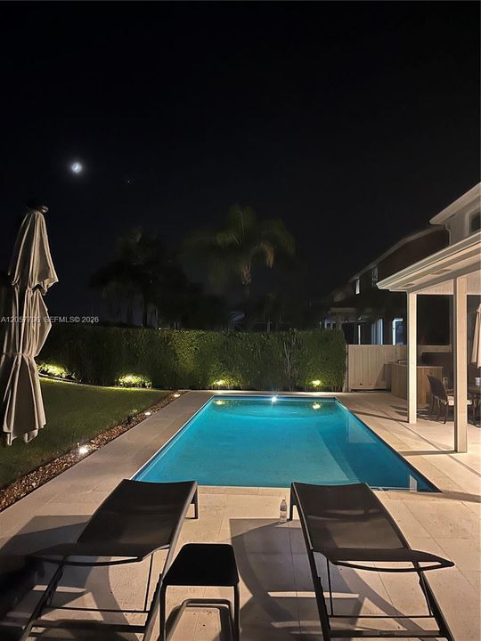 Activo con contrato: $999,000 (4 camas, 3 baños, 3252 Pies cuadrados)