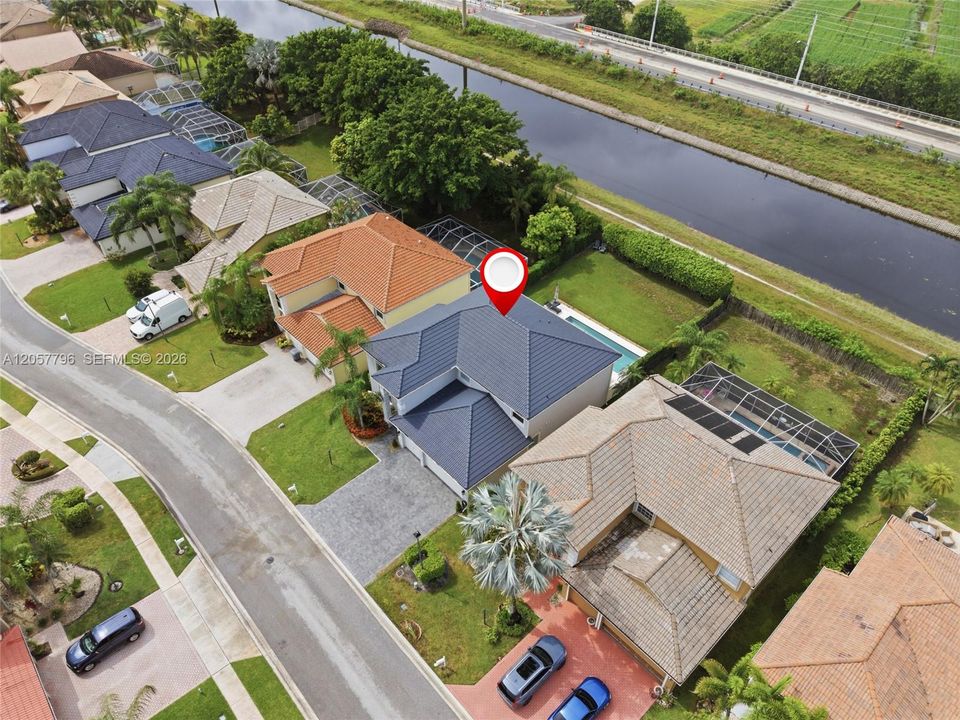 Activo con contrato: $999,000 (4 camas, 3 baños, 3252 Pies cuadrados)