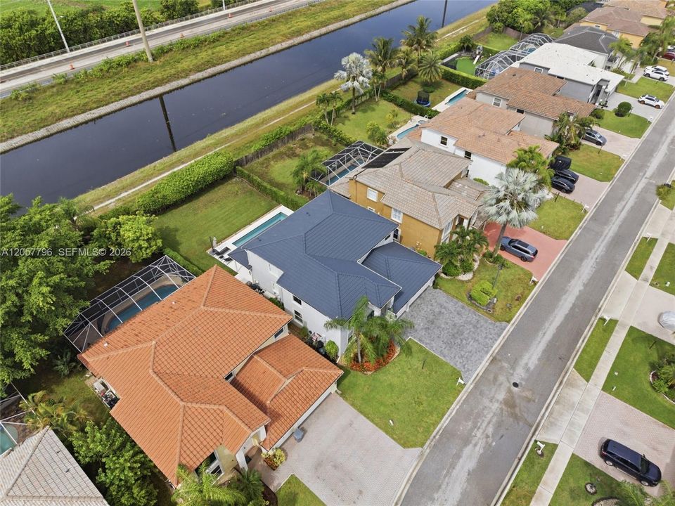 Activo con contrato: $999,000 (4 camas, 3 baños, 3252 Pies cuadrados)