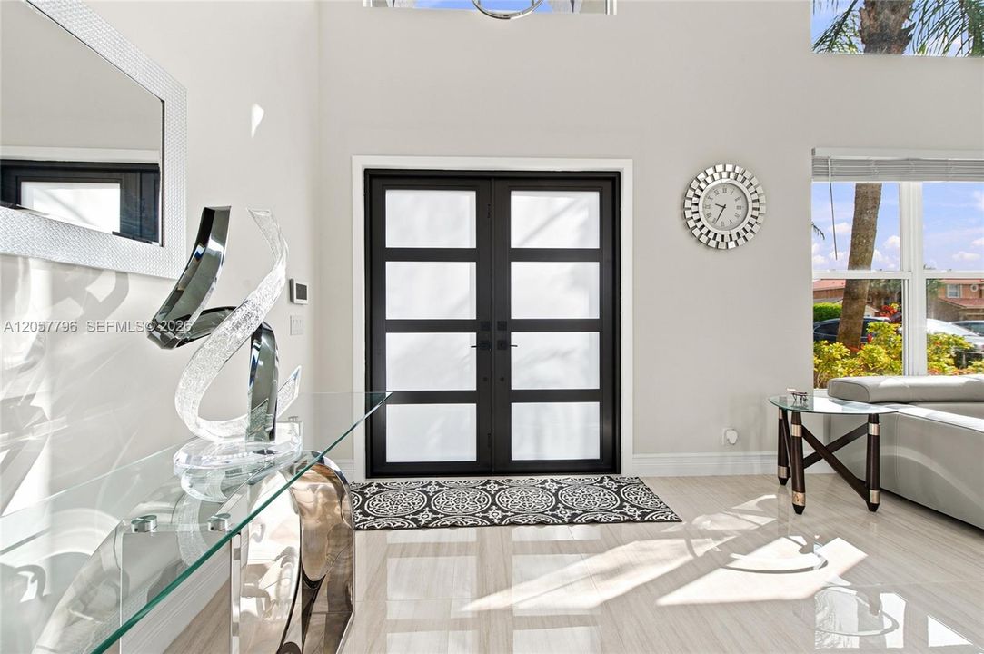 Activo con contrato: $999,000 (4 camas, 3 baños, 3252 Pies cuadrados)