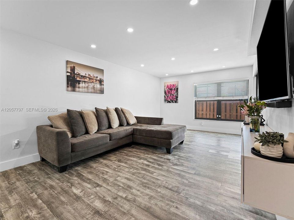 En Venta: $473,000 (3 camas, 2 baños, 1546 Pies cuadrados)