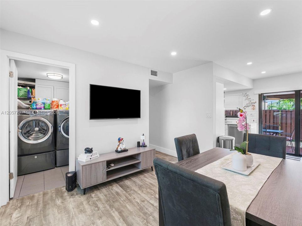 En Venta: $473,000 (3 camas, 2 baños, 1546 Pies cuadrados)