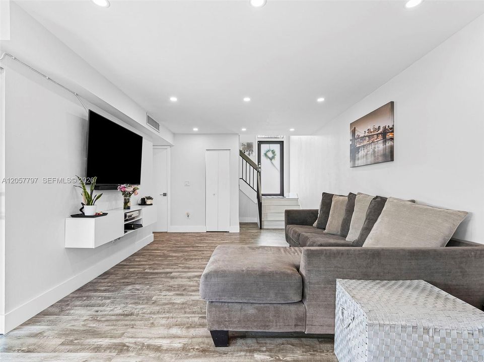 En Venta: $473,000 (3 camas, 2 baños, 1546 Pies cuadrados)