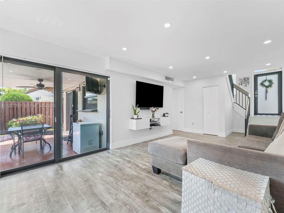 En Venta: $473,000 (3 camas, 2 baños, 1546 Pies cuadrados)