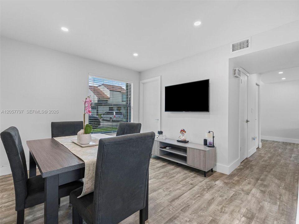 En Venta: $473,000 (3 camas, 2 baños, 1546 Pies cuadrados)