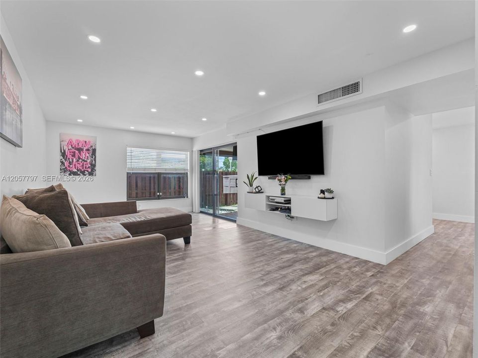 En Venta: $473,000 (3 camas, 2 baños, 1546 Pies cuadrados)
