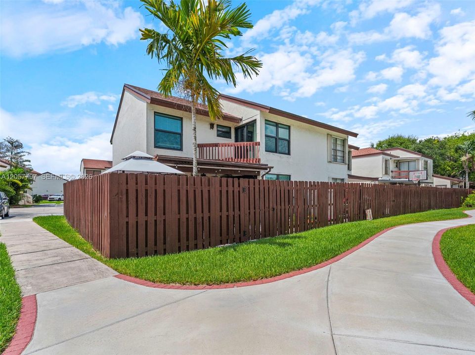 En Venta: $473,000 (3 camas, 2 baños, 1546 Pies cuadrados)
