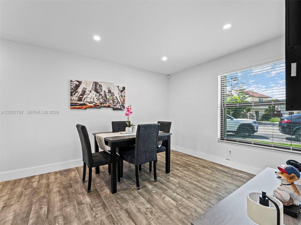 En Venta: $473,000 (3 camas, 2 baños, 1546 Pies cuadrados)