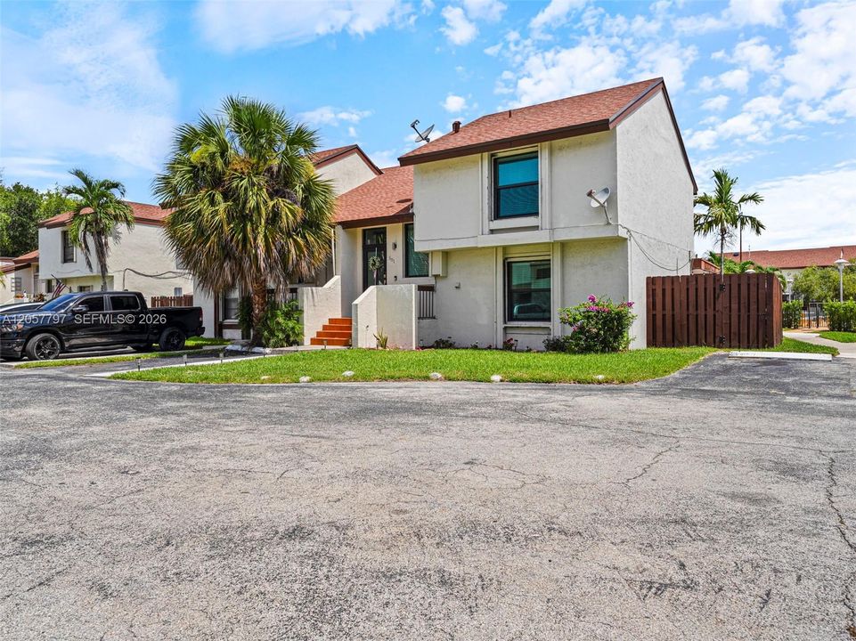 En Venta: $473,000 (3 camas, 2 baños, 1546 Pies cuadrados)