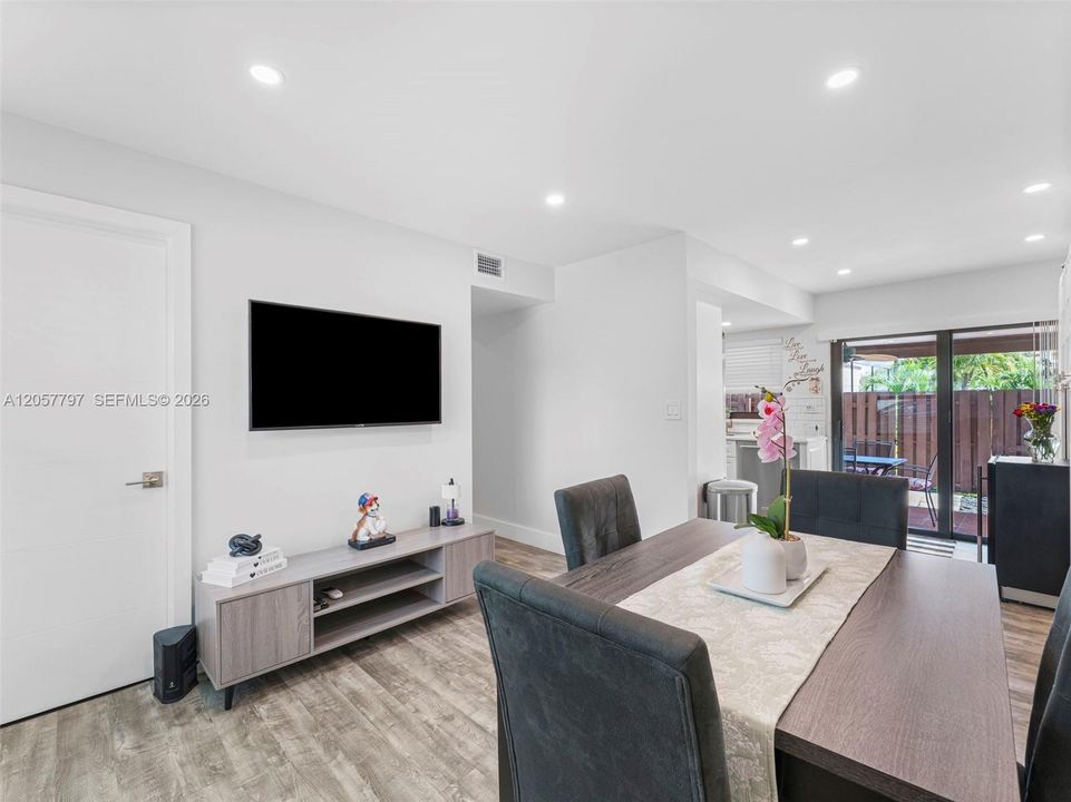 En Venta: $473,000 (3 camas, 2 baños, 1546 Pies cuadrados)