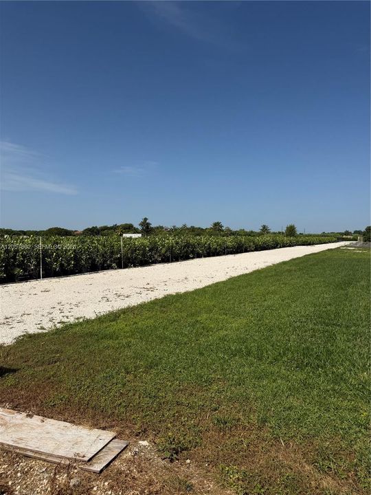 待售: $1,490,000 (5.00 acres)