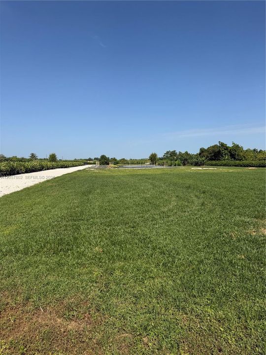 待售: $1,490,000 (5.00 acres)