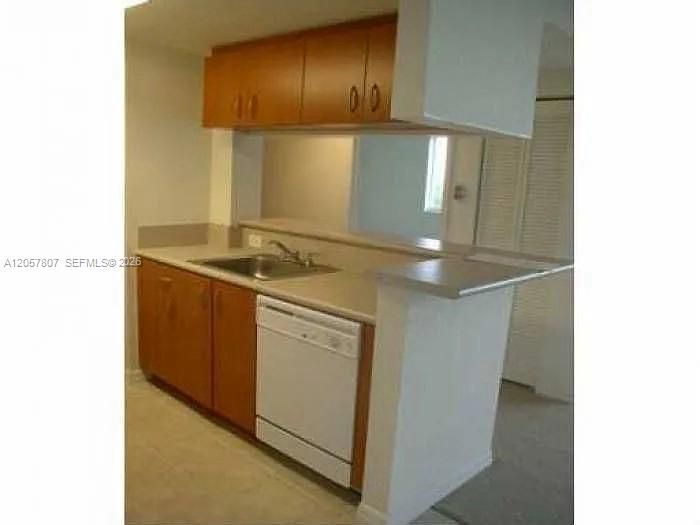 For Rent: $1,800 (1 beds, 1 baths, 580 Square Feet)