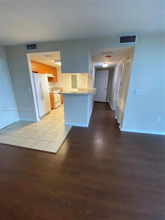For Rent: $1,800 (1 beds, 1 baths, 580 Square Feet)