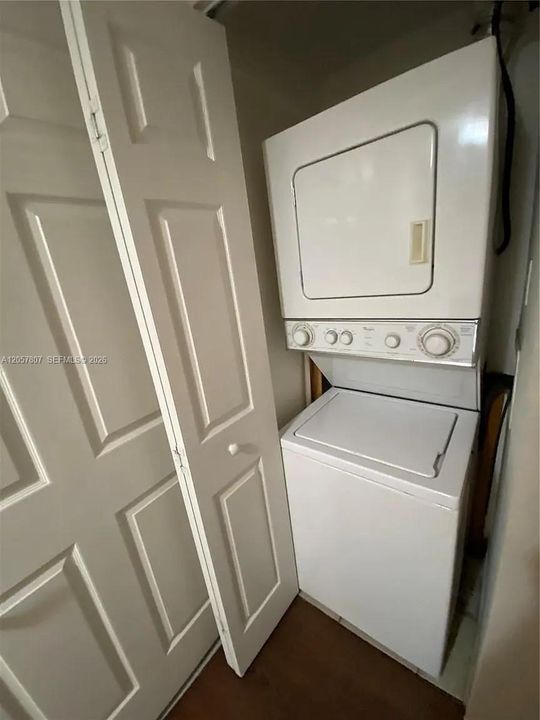 For Rent: $1,800 (1 beds, 1 baths, 580 Square Feet)
