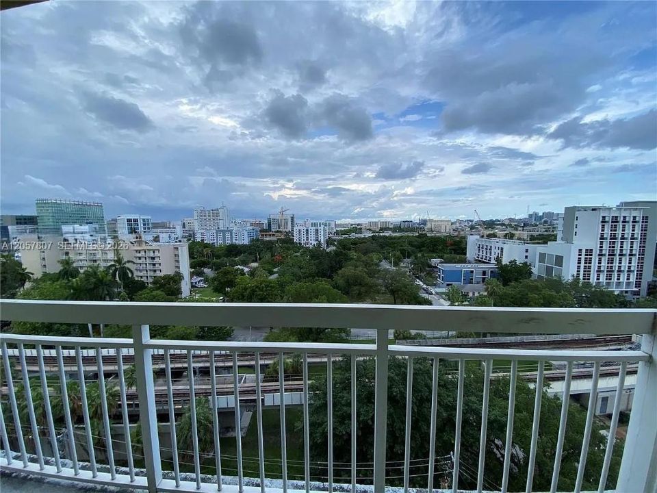 For Rent: $1,800 (1 beds, 1 baths, 580 Square Feet)