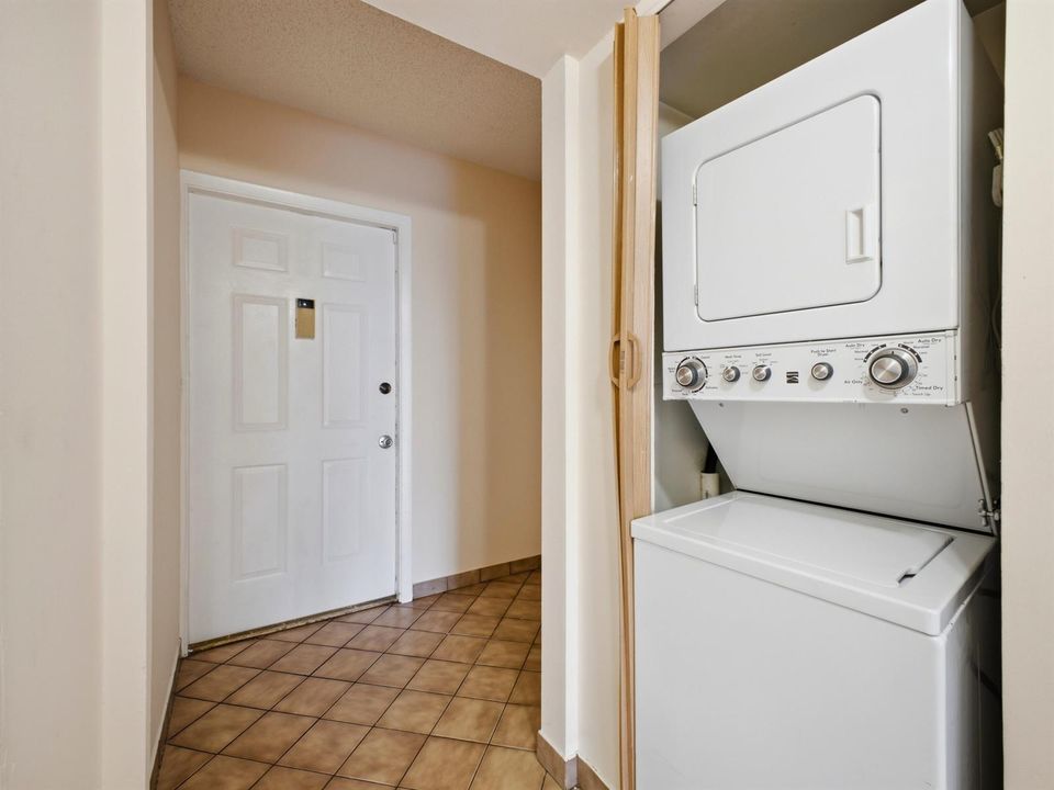 Foyer Laundry