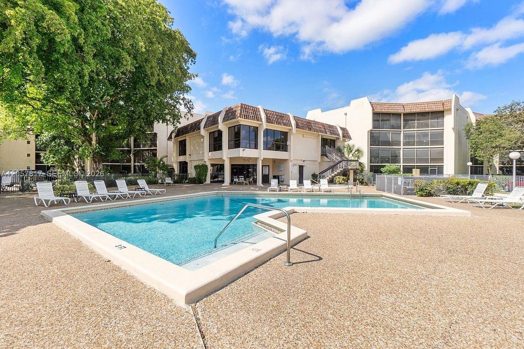 For Sale: $187,500 (2 beds, 2 baths, 1120 Square Feet)