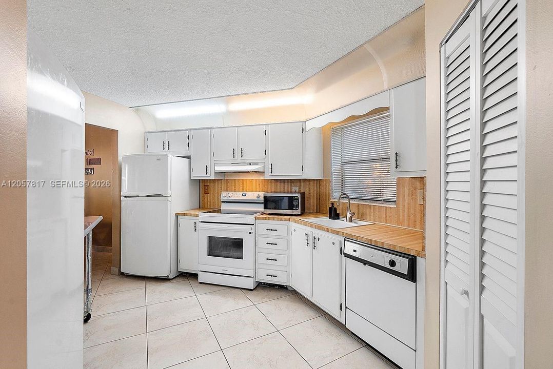 For Sale: $187,500 (2 beds, 2 baths, 1120 Square Feet)