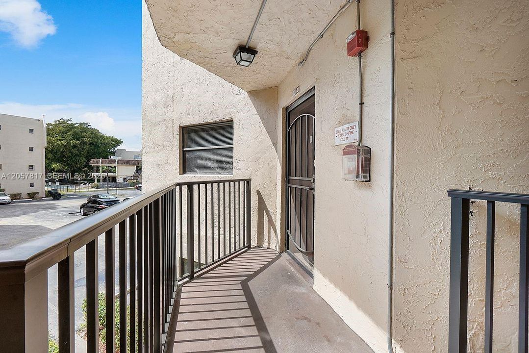 For Sale: $187,500 (2 beds, 2 baths, 1120 Square Feet)