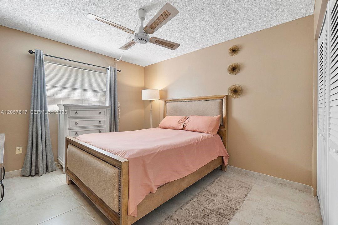 For Sale: $187,500 (2 beds, 2 baths, 1120 Square Feet)