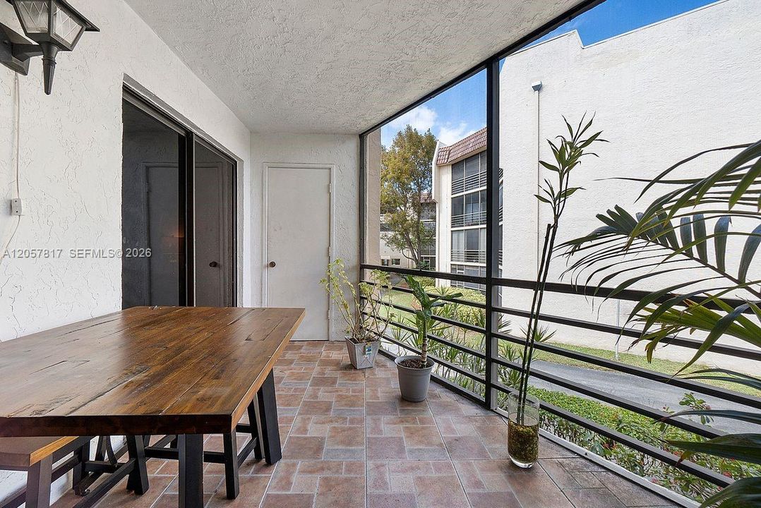 For Sale: $187,500 (2 beds, 2 baths, 1120 Square Feet)